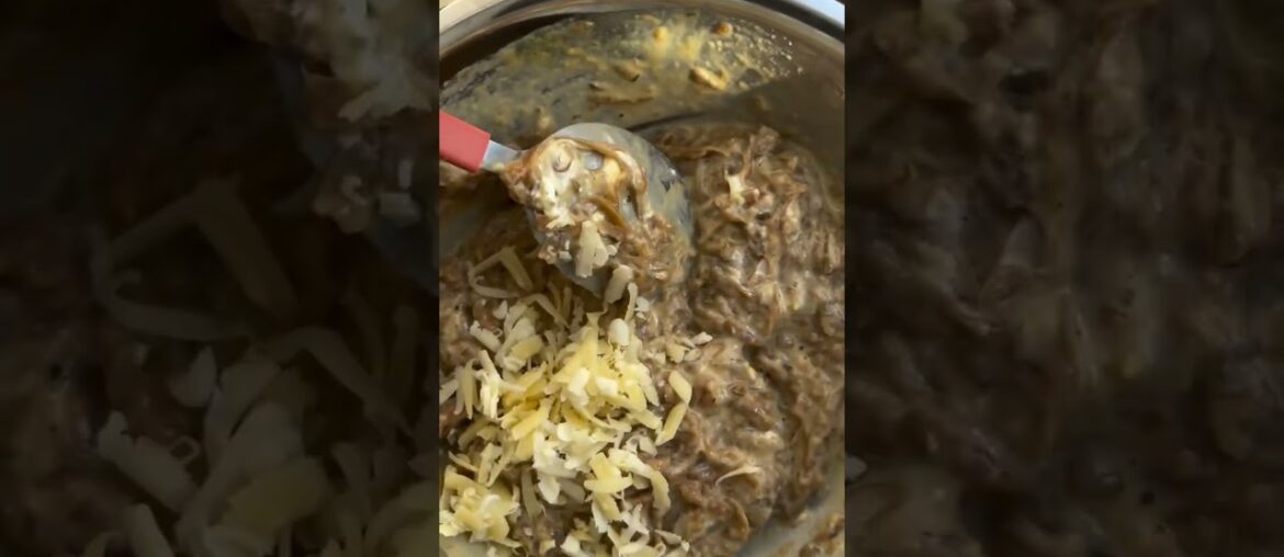 French onion soup pie 🥧🧅 full recipe now live on my substack, including notes on how to cross