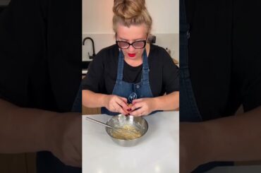 El secreto para una masa perfecta mantequilla pomada y huevos uno a uno