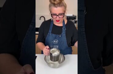 Cómo mezclar harina, levadura y sal para una masa sin grumos