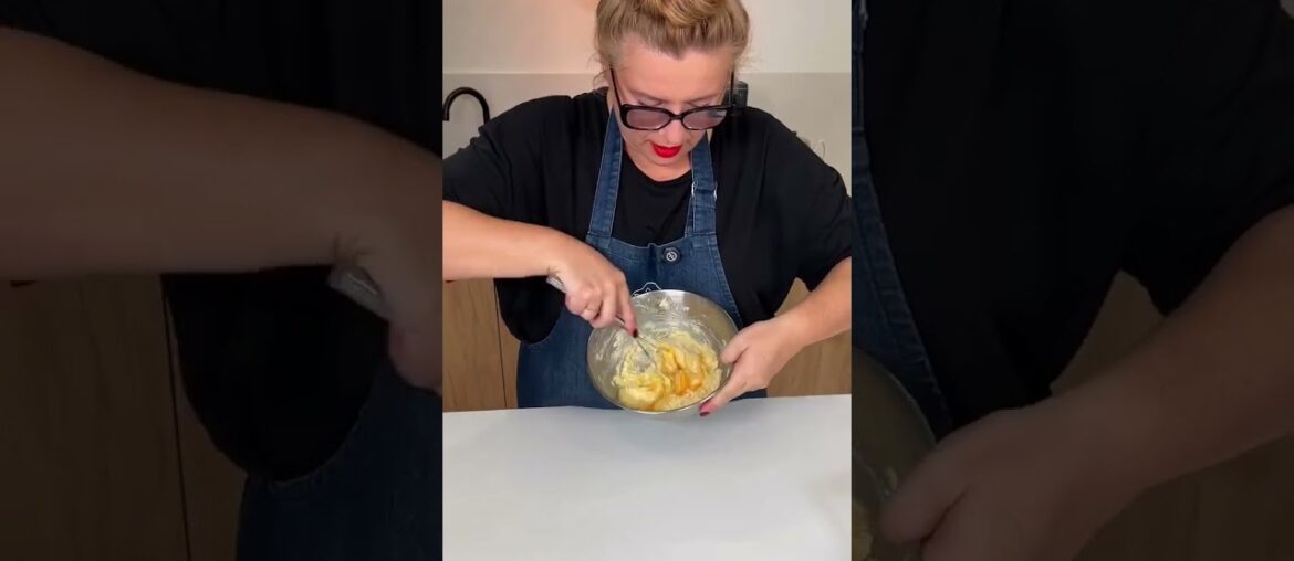 Paso a paso desde la mantequilla pomada hasta la mezcla de ingredientes líquidos y sólidos