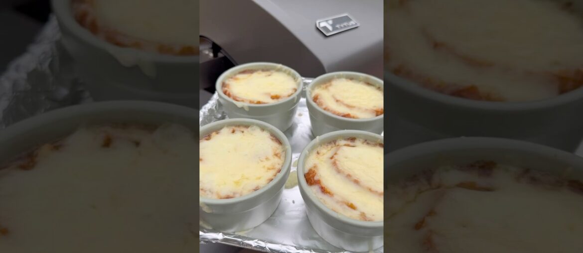 French Onion Soup I TYTUS Grills #frenchonionsoup #grilledsoup #winterrecipes #souprecipes #onion