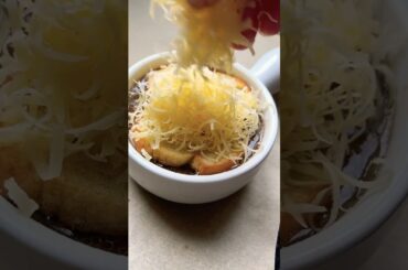 Our BEST French Onion Soup! Cold weather?! Make soup! #souprecipe #frenchonionsoup
