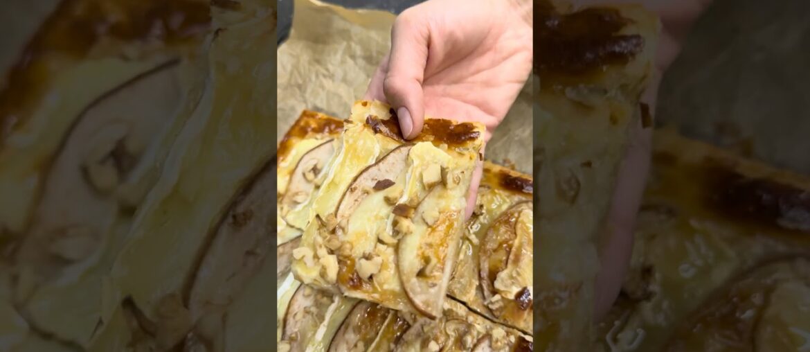 🇫🇷 FRENCH PIE WITH PEAR AND CAMEMBERT CHEESE. 🇫🇷 FRENCH PIE WITH PEAR AND CAMEMBERT CHEESE.