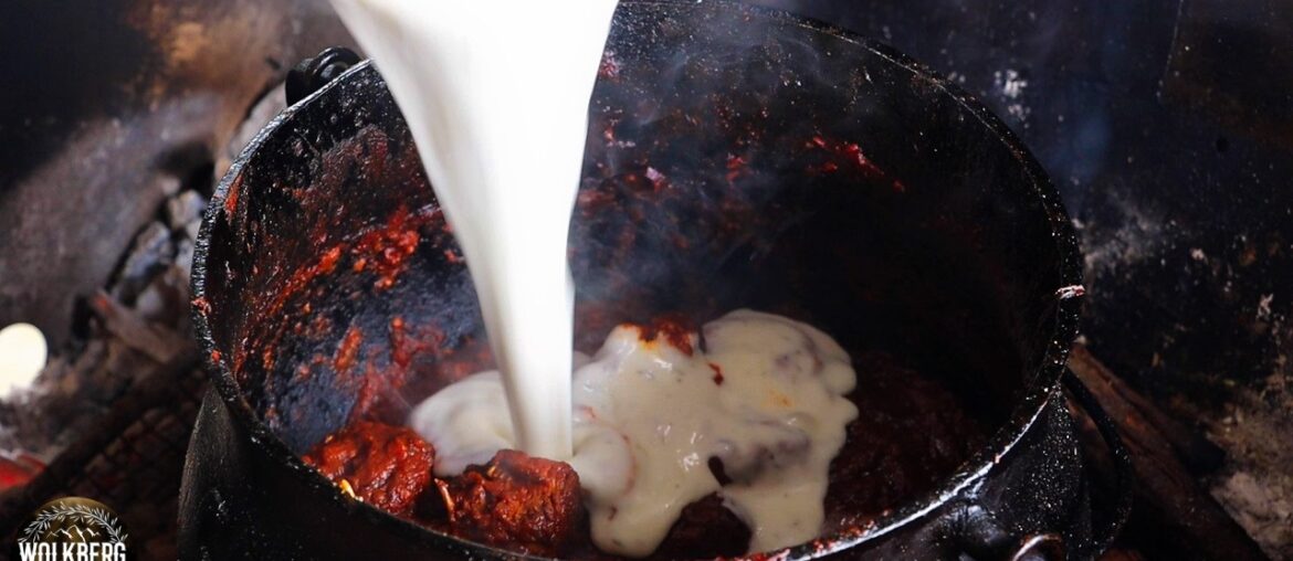 What Happens When You Add Béchamel to a Spicy Chicken Curry? | Indian and French Curry Potjie Fusion What Happens When You Add Béchamel to a Spicy Chicken Curry? | Indian and French Curry Potjie Fusion