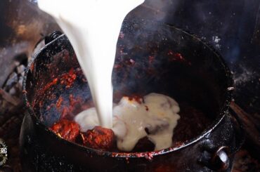 What Happens When You Add Béchamel to a Spicy Chicken Curry? | Indian and French Curry Potjie Fusion