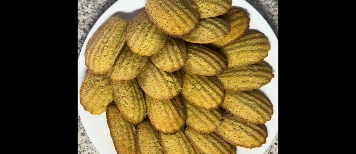 The Secret to Baking Classic French Madeleines #itsallaboutthebutter #madeleines The Secret to Baking Classic French Madeleines #itsallaboutthebutter #madeleines