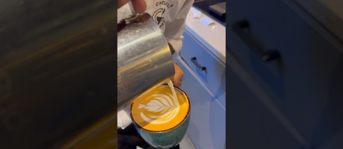 Best latte art kese banay #art #coffee #india #shots #bengaluru Best latte art kese banay #art #coffee #india #shots #bengaluru