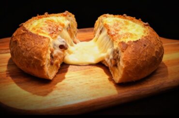 The most delicious bacon and mozzarella baguette! This French recipe will win you over forever!