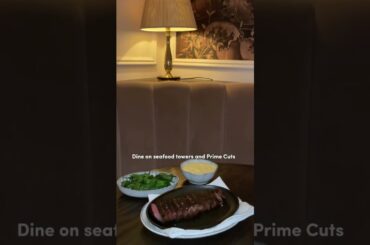 Old New York glamor, French food, and martinis ✨ Located in a repurposed office building with a