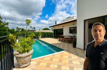 Casa de campo em condomínio com fundos pra mata e piscina aquecida