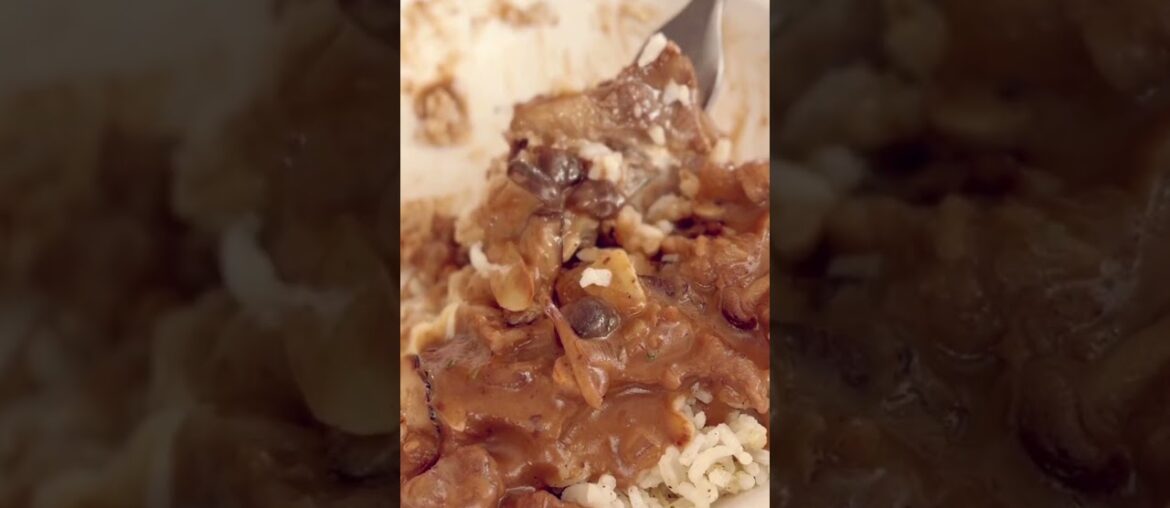 French cafe beef stroganoff, spinach & cheese crepe, four season waffle, tropical mocktail, decor