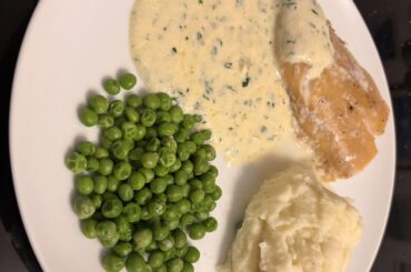 Smoked haddock, parsley sauce, man n peas.