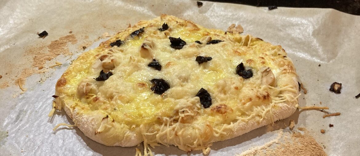 Pizza poulet curry (pâte maison)