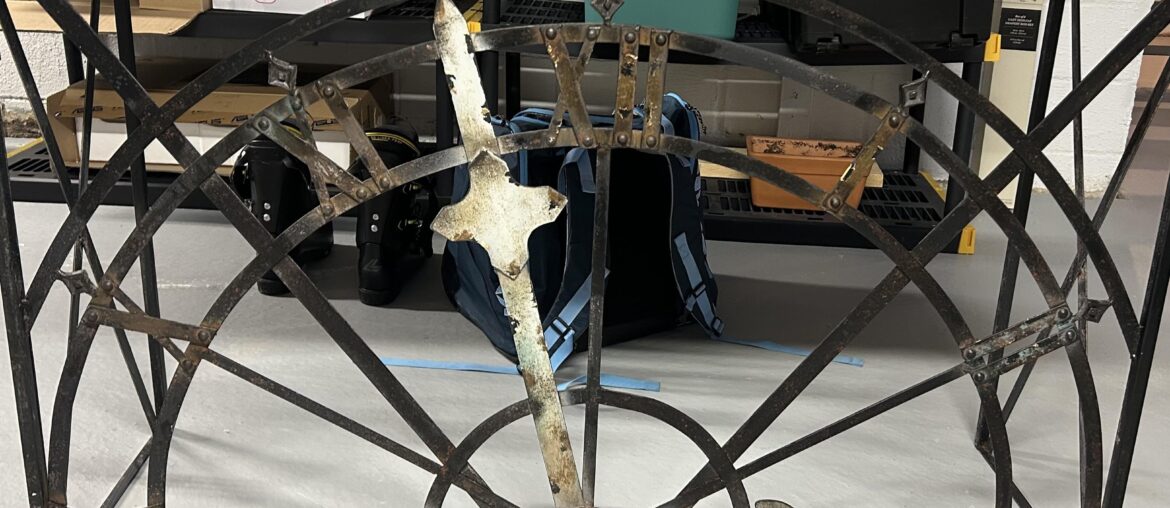 i like the rusty look and am gonna clear coat this to use as my desk. thoughts?