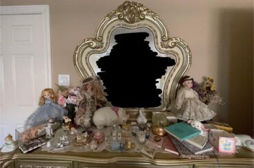 How to aesthetically organize trinkets?