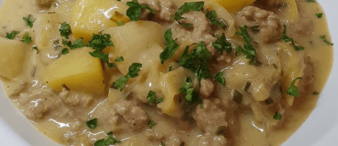Mustard cream and pointed cabbage stir-fry.