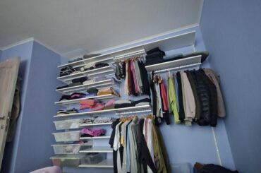 What kind of curtain-system?