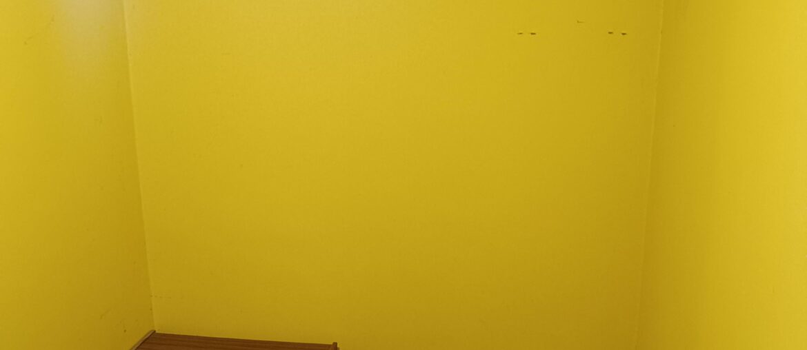 Repainting this hallway, what would be the best colour ?