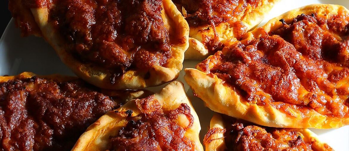 Pain pide au bœuf haché pour ce midi