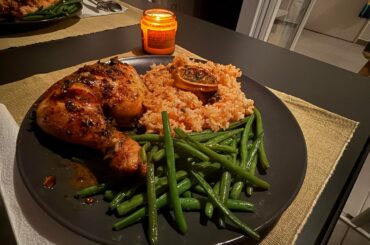 Poulet rôti au four avec riz à la tomate