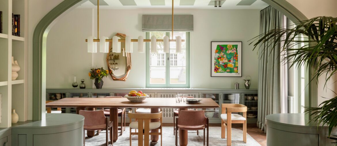 Dining space in a renovated 1920s residence in Dahlem, southwestern Berlin, Germany [5810x3877]