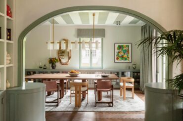 Dining space in a renovated 1920s residence in Dahlem, southwestern Berlin, Germany [5810x3877]