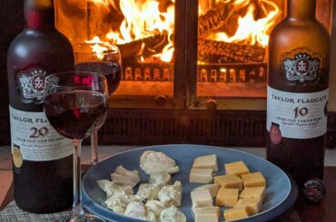 Winter weekend fireside 🔥 Tawny port wine & cheese (w/ Vacherousse d'Argental, Vintage Scottish cheddar & aged Oka)