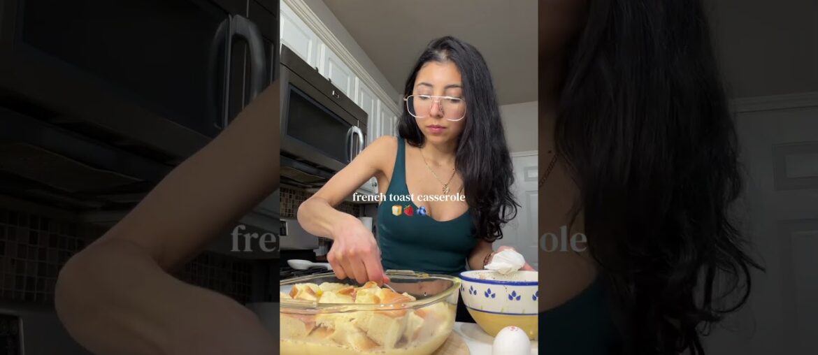 FRENCH TOAST CASSEROLE RECIPE 🍓🫐🍞 #easyrecipes #frenchtoast #sundaybreakfast #breakfast