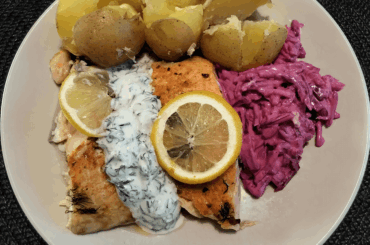 Dinner with the kids. Potatoes, lightly seasoned salmon with lemon and sourcream sauce with dill. And beetroot salad. Finland