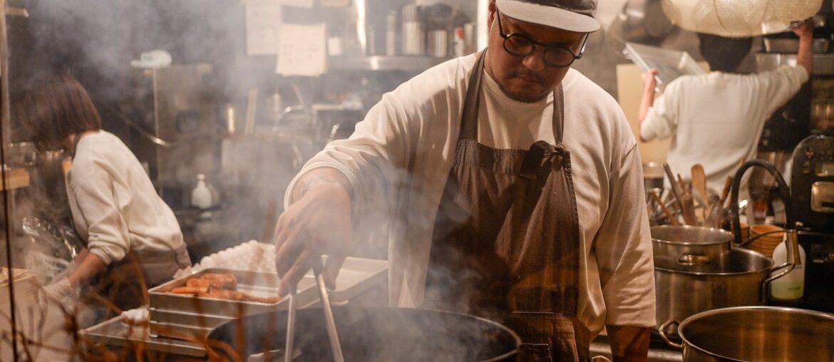 札幌場外市場で朝から連日行列!イタリアンとフレンチの技法で作る「ガストロノミーらぁ麺」で話題の札幌の人気ラーメン店に密着 Ramen Restaurant Sapporo Hokkaido Japan 札幌場外市場で朝から連日行列!イタリアンとフレンチの技法で作る「ガストロノミーらぁ麺」で話題の札幌の人気ラーメン店に密着 Ramen Restaurant Sapporo Hokkaido Japan