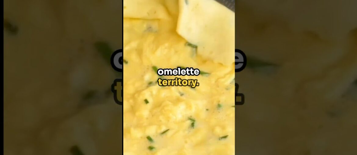 Trying an Omelette using a rough Lodge Cast Iron pan #cooking #shorts