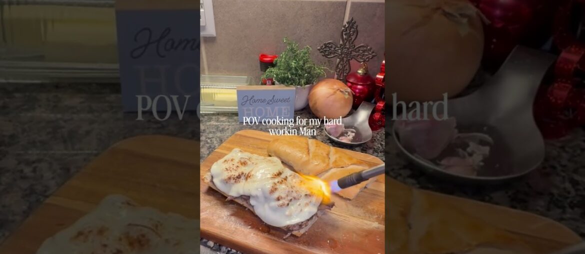 French dip sandwiches🥩🧀🧅🥖 ! #cookingwithlilybug #soup #frenchonionsoup #dinneridea