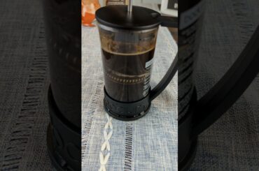 French Press 1 Trick: Paper Filter = NO Sludge! ☕🔥 #coffeebrewingmethod #frenchpress #hack