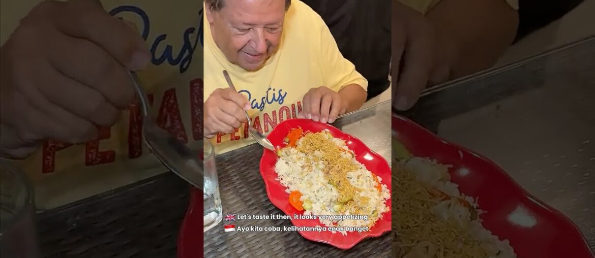 My French Grandpa tries Nasi Liwet😍🇮🇩he even ate the pete! #indonesianfood #nasiliwet #tastetest