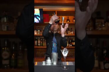 Wait for the pour... French Berry Martini 🍸 #cocktail #bar#shorts