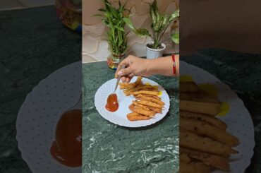 Crispy Suji ke Fries /Suji French Fries 🍟#shorts #ytshorts#snacks#rawakesnacks#sujialookanashta .