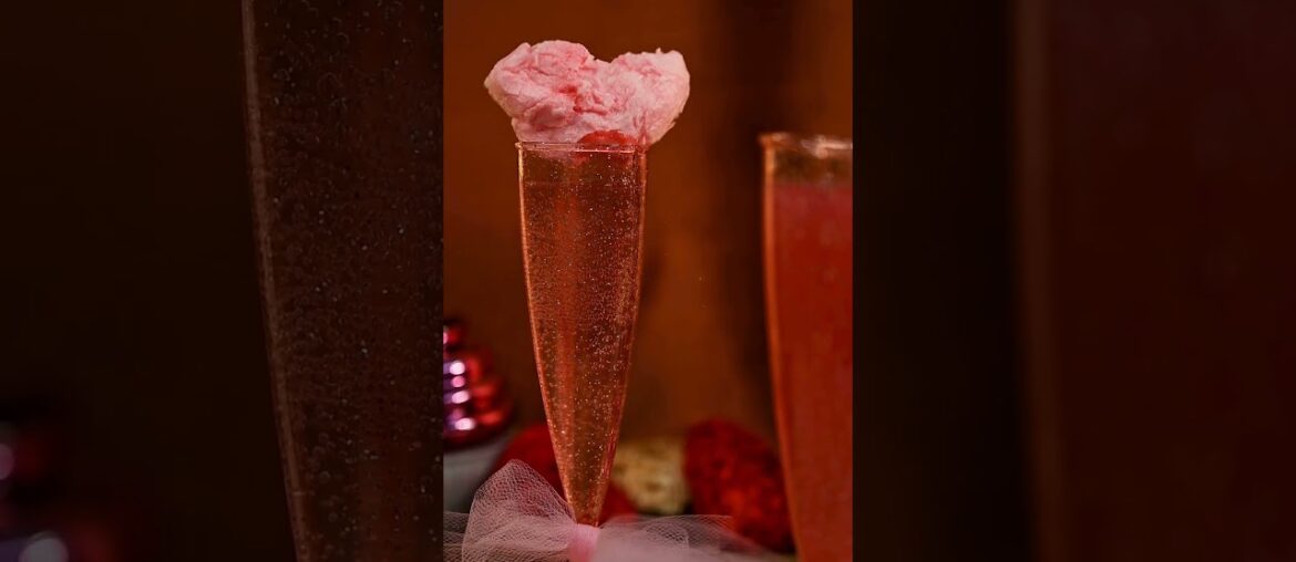 Meet the starry eyed 75 – a gin French 75 topped with a cotton candy glitter bomb ✨🥂 #cocktail