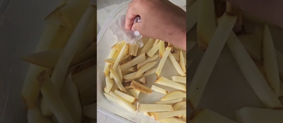 oh what is she making? French fries! #amazing #duet #funny #extrafries #fry #breaded #hangry