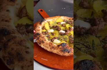 #GourmetPizza Secrets with Emozione gas fired Oven! 🍕✨