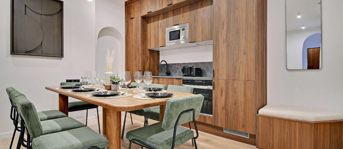 Chic and Spacious Apartment in the Heart of Paris | Paris, France | Hotel Review 🏩 Chic and Spacious Apartment in the Heart of Paris | Paris, France | Hotel Review 🏩