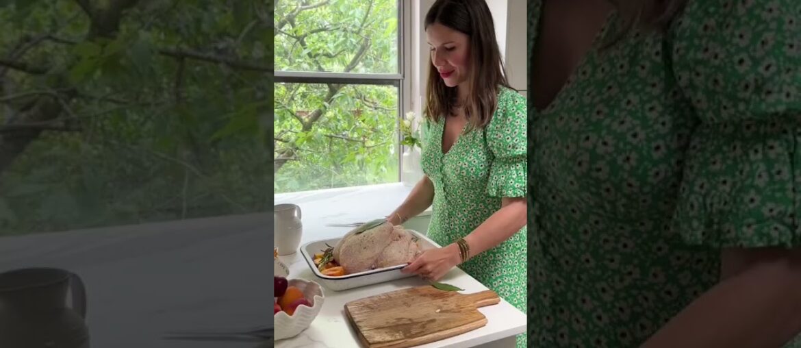 ad 🇫🇷 RECIPE 🇫🇷 Host like a French – Poulet rôti with @boursinuk cheese and stone fruits. ad 🇫🇷 RECIPE 🇫🇷 Host like a French - Poulet rôti with @boursinuk cheese and stone fruits.