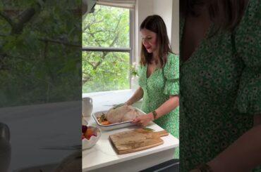 ad 🇫🇷 RECIPE 🇫🇷 Host like a French - Poulet rôti with @boursinuk cheese and stone fruits.