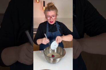 ¿Por qué tamizar la harina y añadir mantequilla fría?. Evita los grumos en tu bizcocho 🍞🍎 #bizcocho