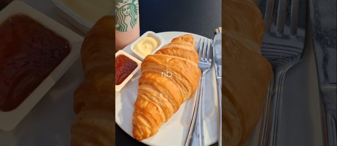 Starbucks Pink drink with Strawberry acai French Butter Croissant #Starbucks #Pinkdrink #Croissant