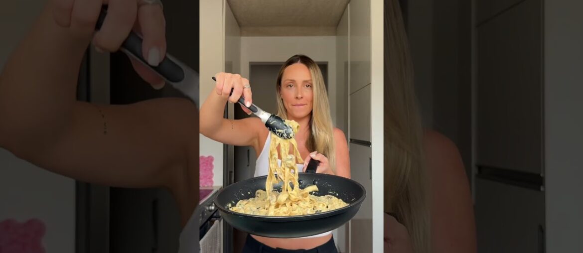 Day 3 of my one-pan pastas - Creamy French Onion Mushroom Pasta 🤍 RECIPE IN DESCRIPTION 👇