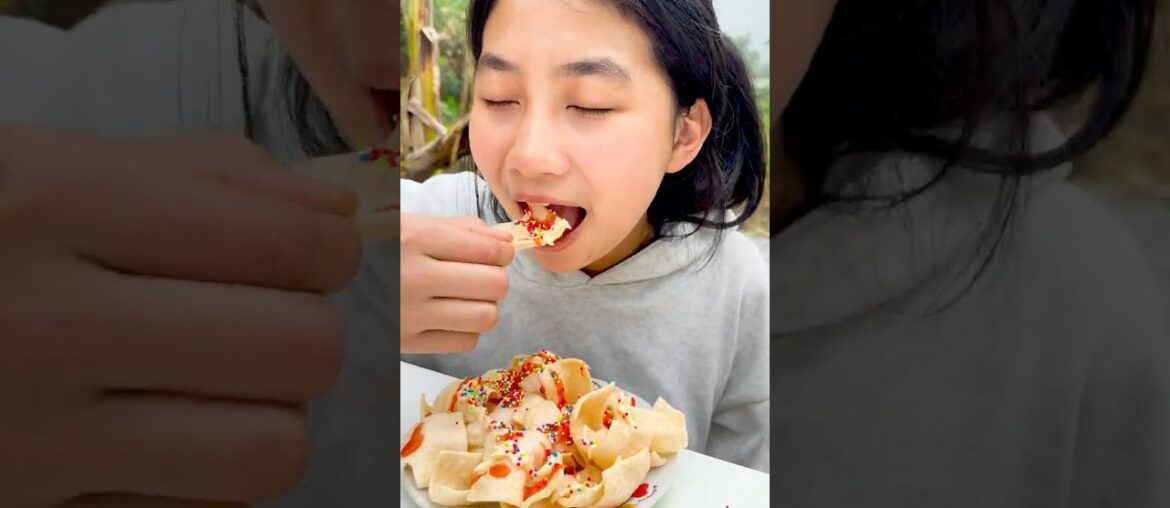 Do you know how to eat these chips the right way? 😎😁❤️🍫 | How to eat them the right way |