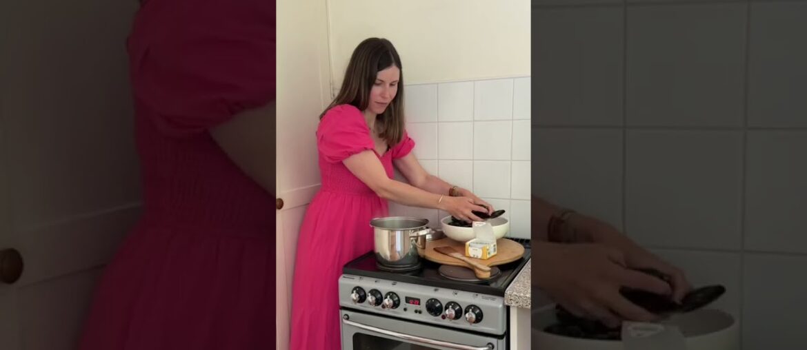 ad 🦪 RECIPE 🦪 Host like a French - Moules Frites à la Boursin.