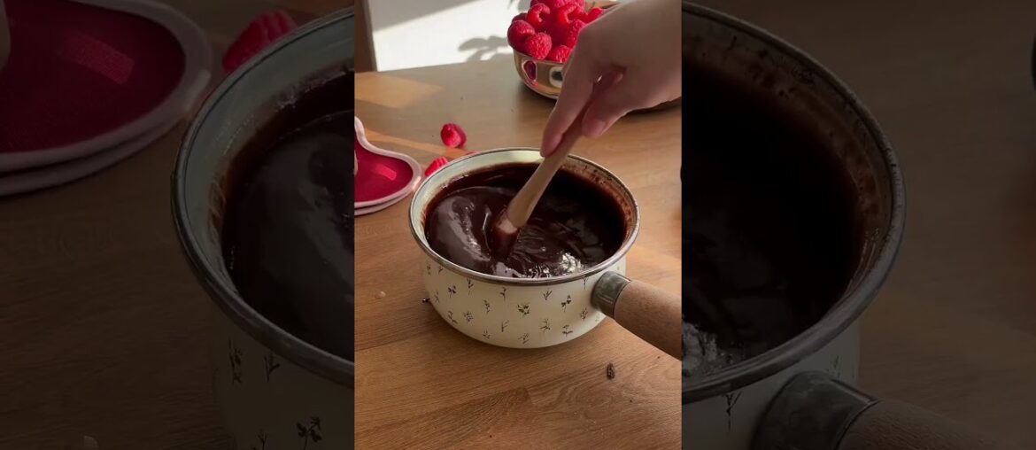 Classic French chocolate mousse, elevated ✨ With St. Dalfour Fruit Spread