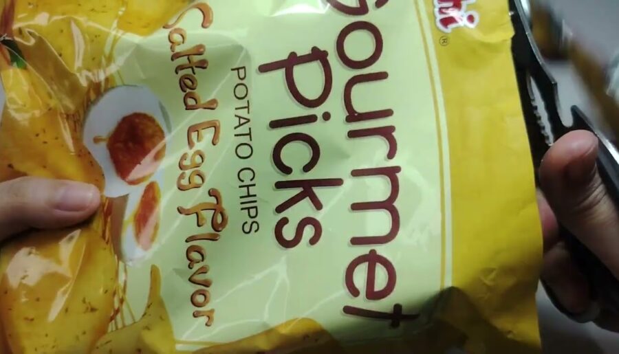 OISHI GOURMET PICKS POTATO CHIPS SALTED EGG FLAVOR