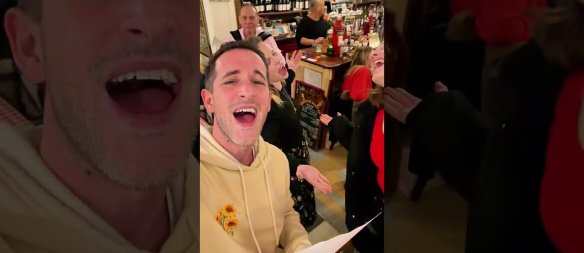 LE DERNIER BISTROT CHANTANT DE PARIS 🇫🇷 LE DERNIER BISTROT CHANTANT DE PARIS 🇫🇷